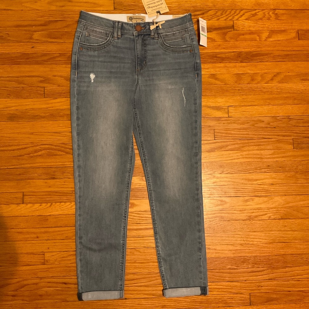 NEW WITH TAGS DEMOCRACY ANKLE SKIMMER LIGHT DENIM RINSE IN SIZE 8 NEW